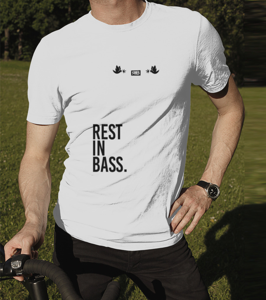 Rest In Bass Che Flying High Peace Symbol Headphones Star Elements T-Shirt