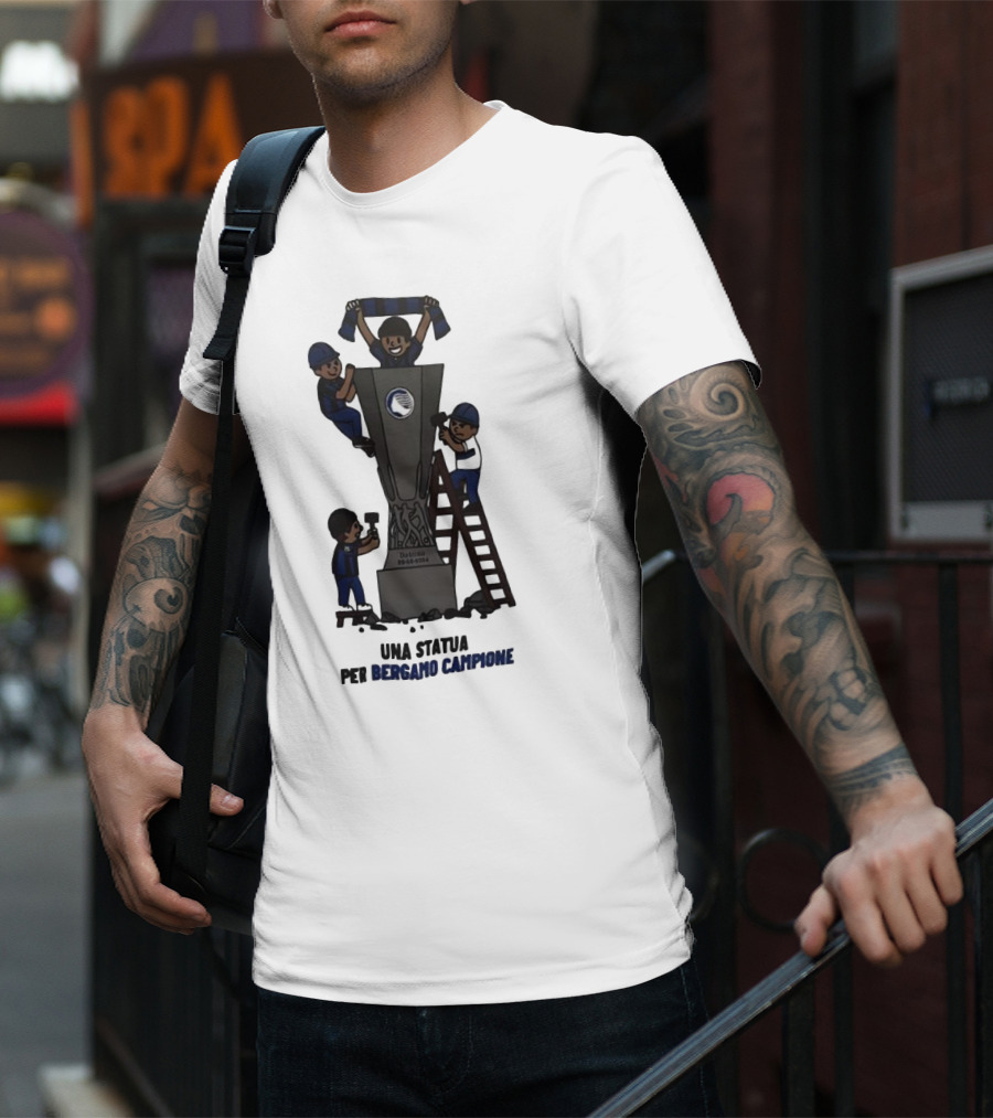 Dublino 22 05 2024 Europa League Cup Una Statua Per Bergamo Campione T-Shirt