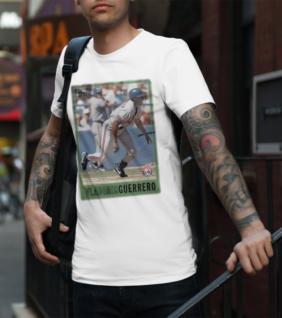 Montreal Expos Vladimir Guerrero MLB Topps Baseball Card T-Shirt
