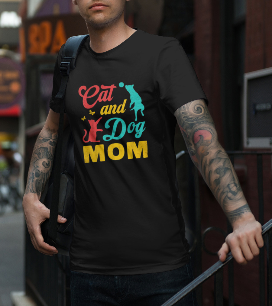 Cat And Dog Mom Vintage Mothers Day Cat Dog Lover Mama T-Shirt