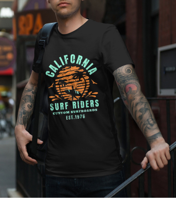 California Surf Riders Custom Surfboards Est. 1976 Vintage Beach Scene T-Shirt