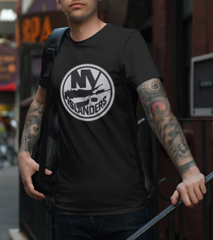 NY Islanders Made In Canada Vintage Hockey Emblem T-Shirt