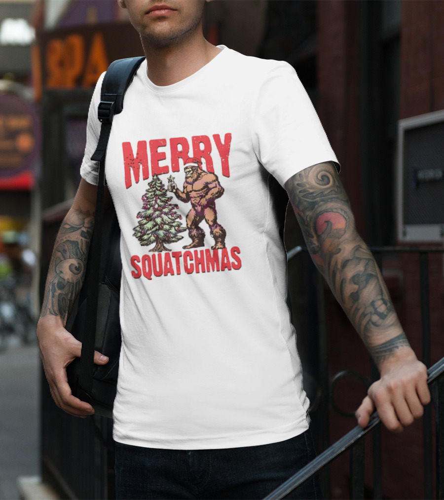 Merry Squatchmas Bigfoot Santa Hat Christmas Tree T-Shirt