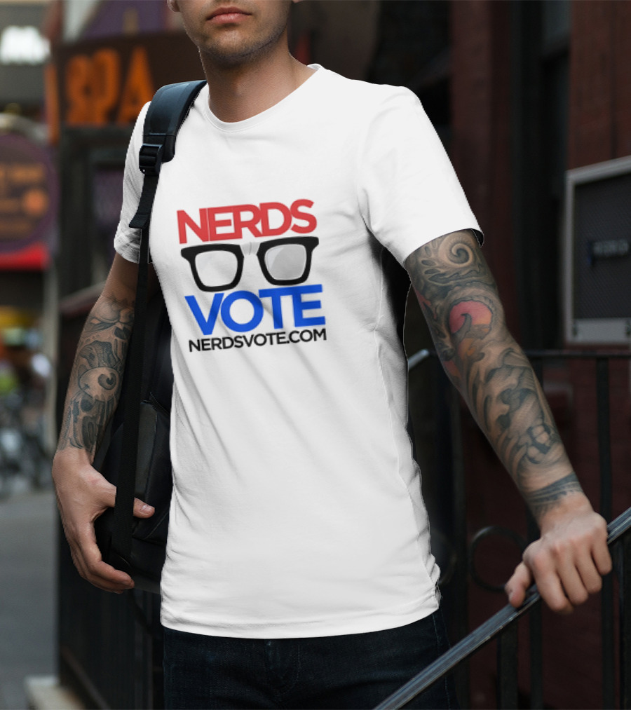NERDSVOTE Classic Nerdsvote.com Glasses Logo Red Blue T-Shirt
