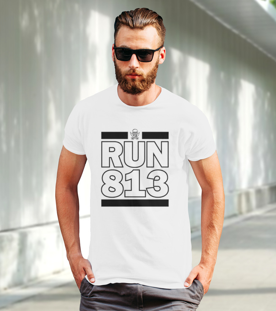 RUN 813 Tampa Bay Buccaneers Skull T-Shirt