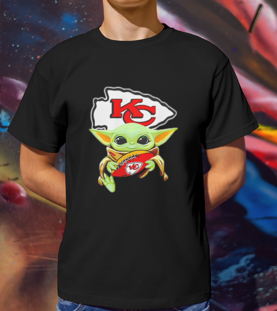 Baby Yoda Star Wars KC Chiefs Hug Football Team T-Shirt