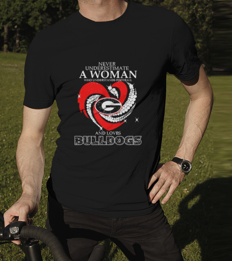 Never Underestimate A Woman Who Understands Football And Loves Bulldogs Georgia Fan T-Shirt