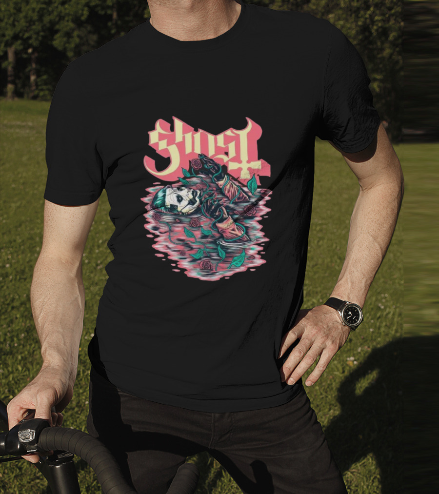 Ghost Pre-Raphaelite Art Nouveau Illustration With Roses T-Shirt
