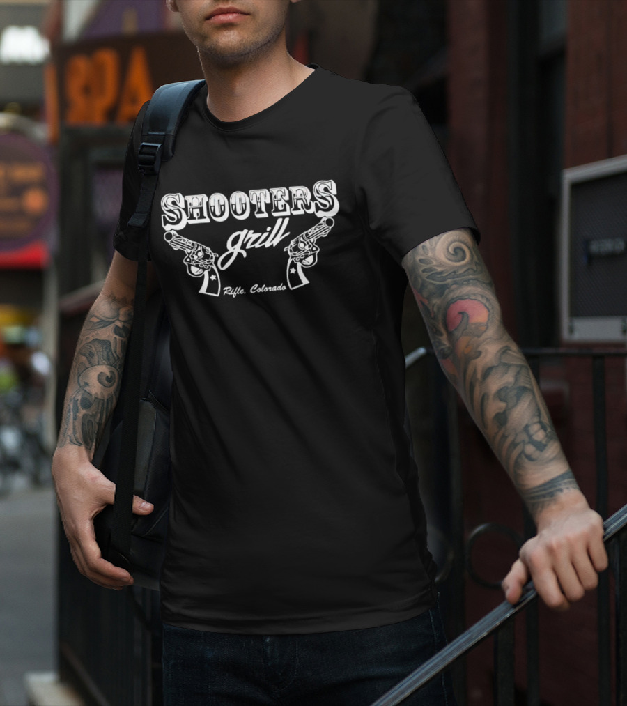 Shooters Grill Rifle Colorado Vintage Revolver T-Shirt