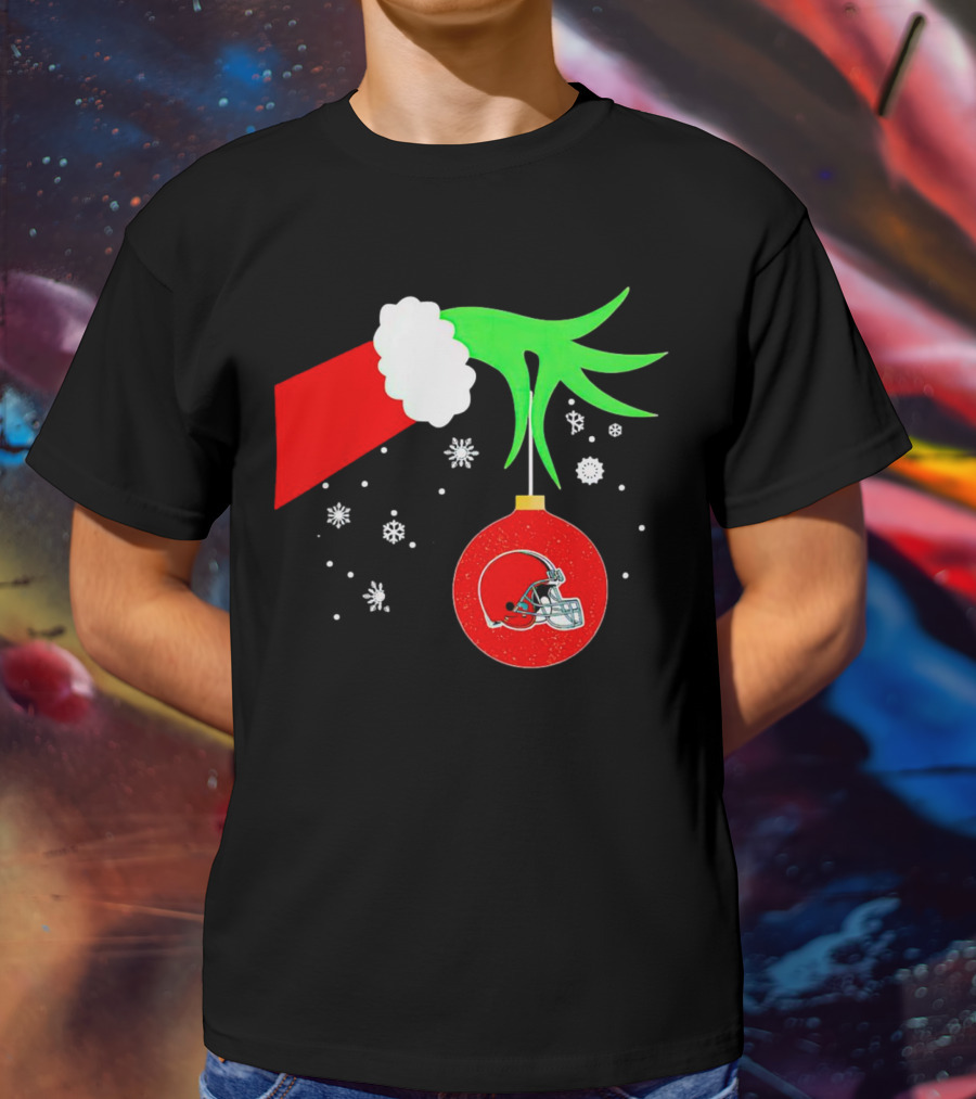 The Grinch Holding Cleveland Browns Ornament With Snowflakes T-Shirt