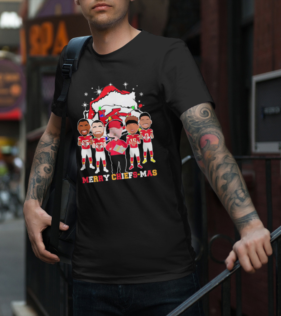 Kansas City Chiefs Merry Chiefs-Mas Christmas NFL Team Festive Cartoon Players And Santa Hat T-Shirt