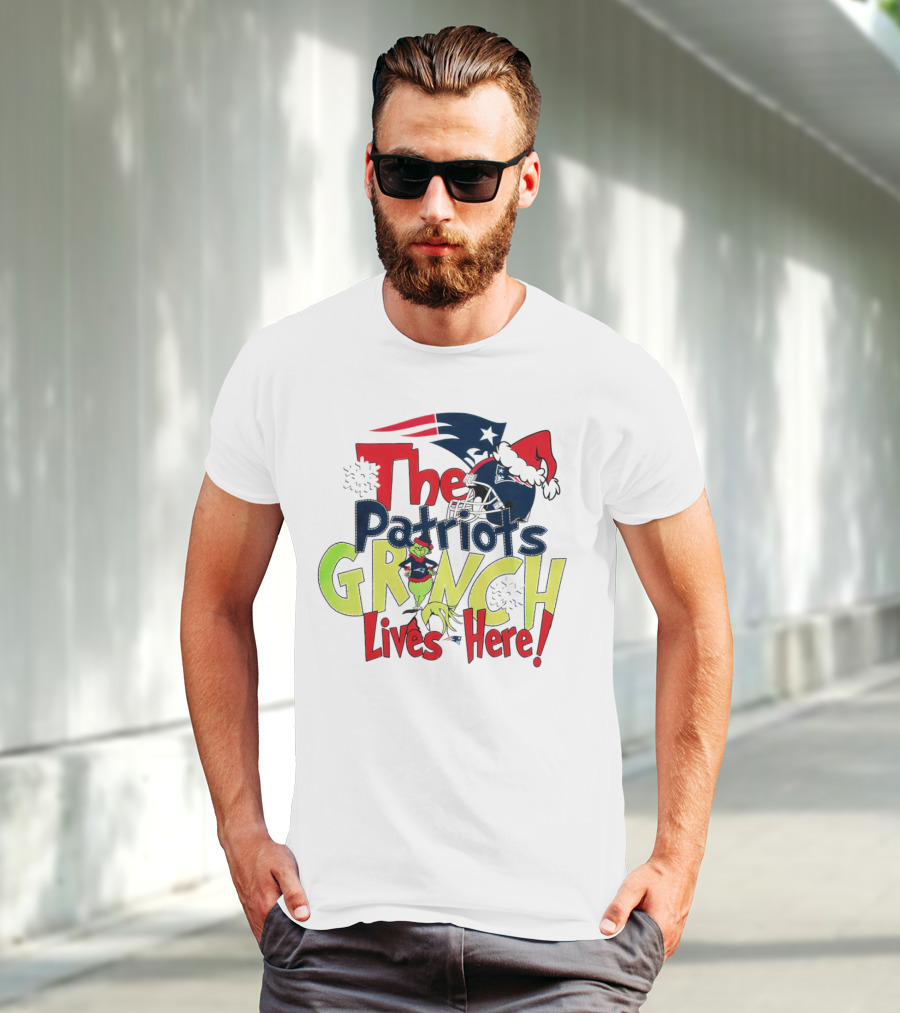 The New England Patriots Grinch Lives Here Christmas Santa Hat T-Shirt