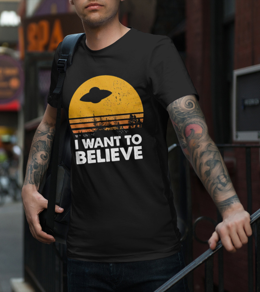 I Want To Believe Alien UFO Vintage Sunset T-Shirt