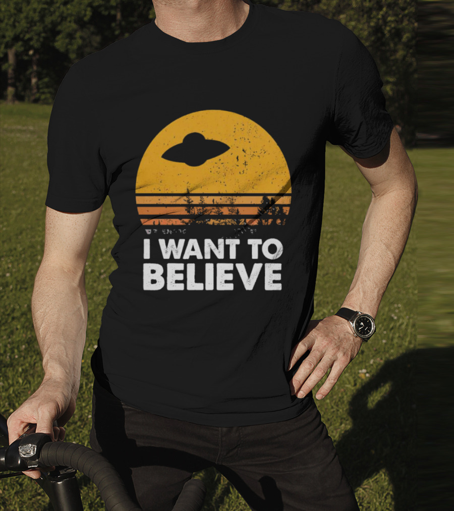 I Want To Believe Alien UFO Vintage Sunset T-Shirt
