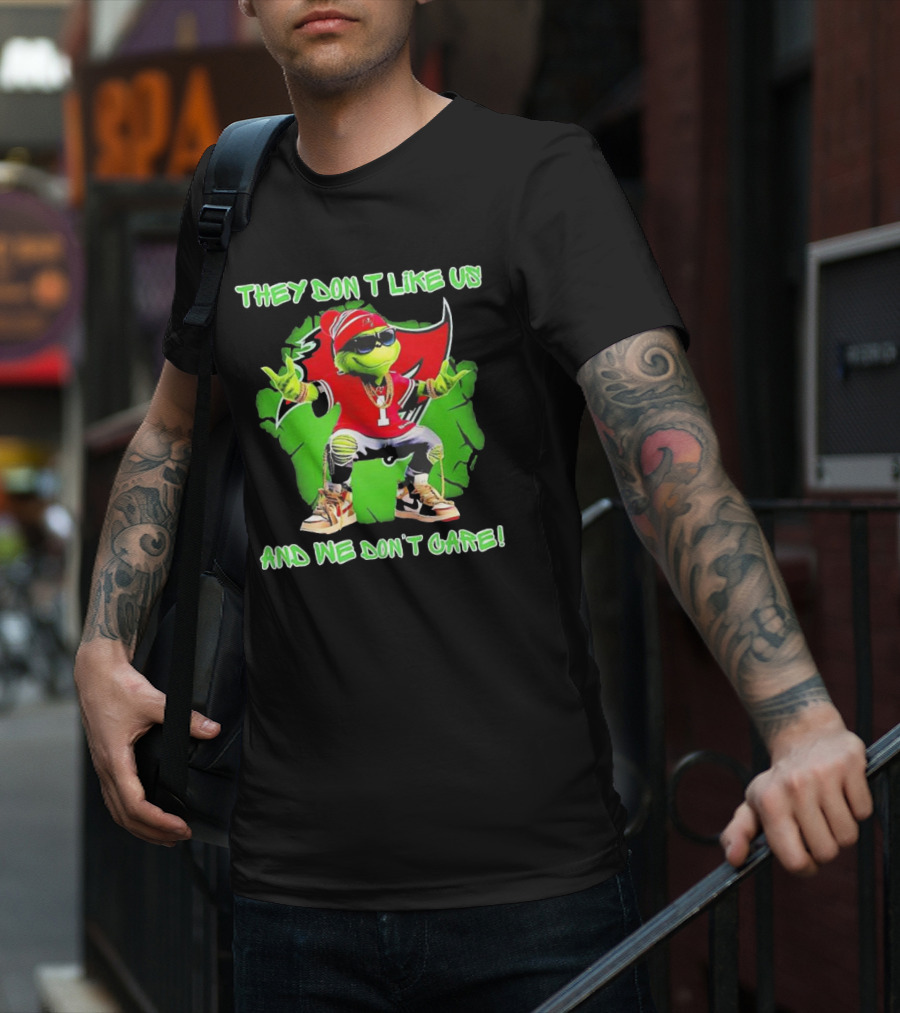 Grinch Tampa Bay Buccaneers They Don’t Like Us And We Don’t Care T-Shirt