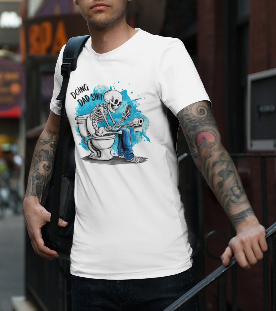 Skeleton Doing Dad Shit On Toilet With Phone And Toilet Paper T-Shirt