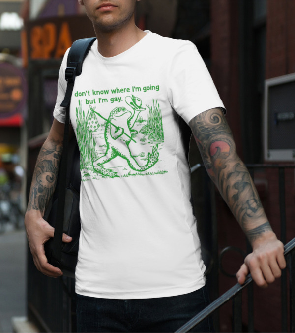 Don't Know Where I'm Going But I'm Gay Frog Carrying Bag And Hat In Nature Scene T-Shirt