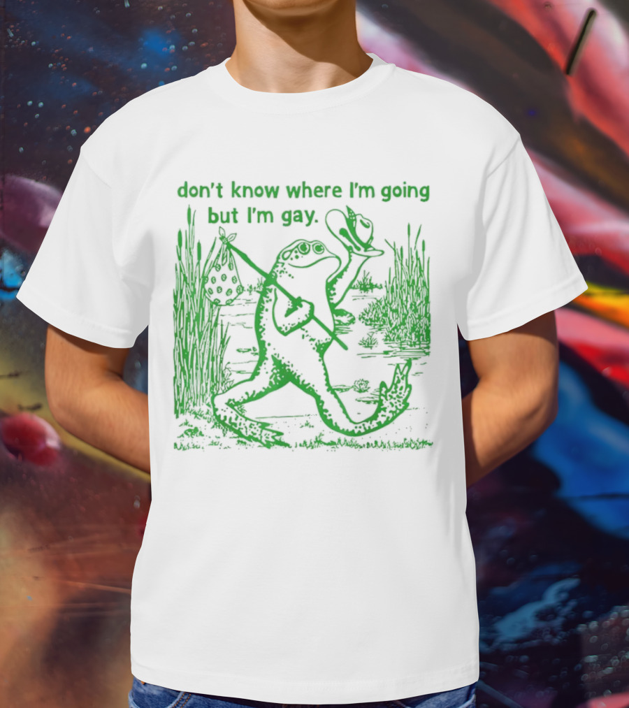 Don't Know Where I'm Going But I'm Gay Frog Carrying Bag And Hat In Nature Scene T-Shirt