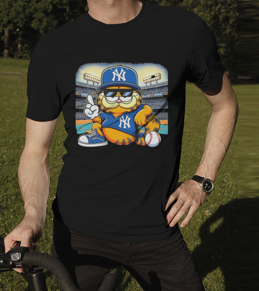 New York Yankees Baseball Garfield Cartoon Stadium Scene T-Shirt