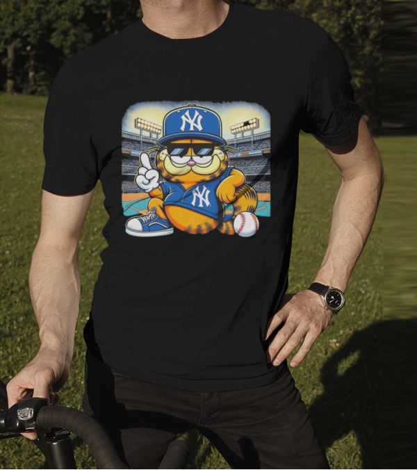 New York Yankees Baseball Garfield Cartoon Stadium Scene T-Shirt