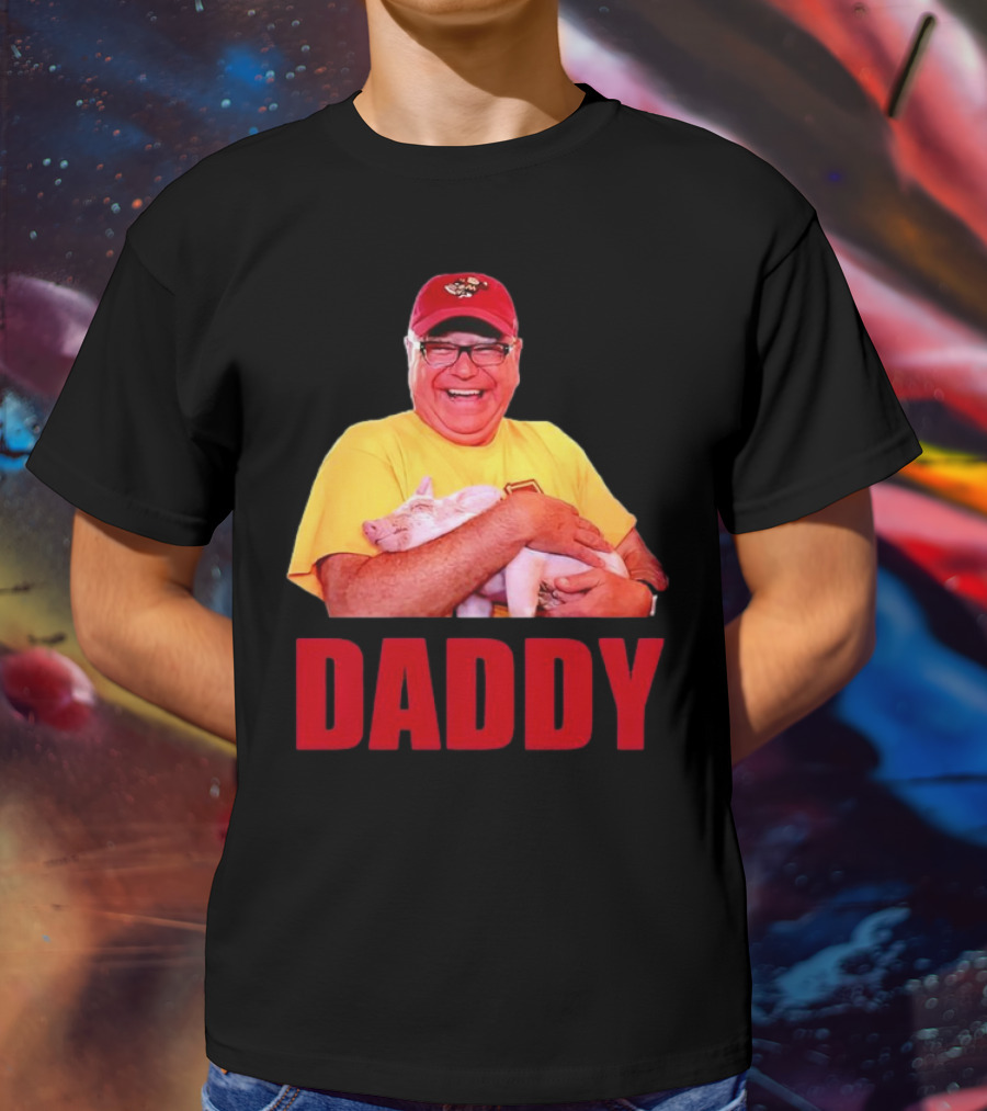 DADDY Hugging Pig Tim Walz Cap T-Shirt