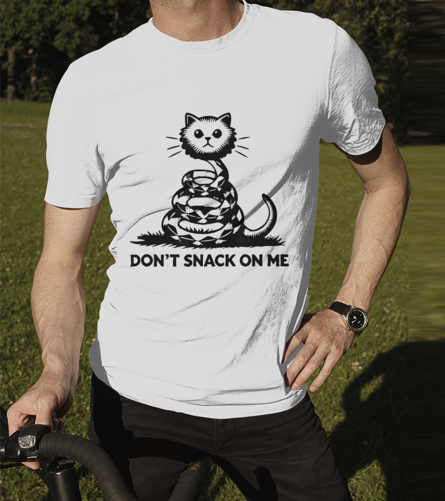 DON'T SNACK ON ME Cat Snake Coiled혻 T-Shirt