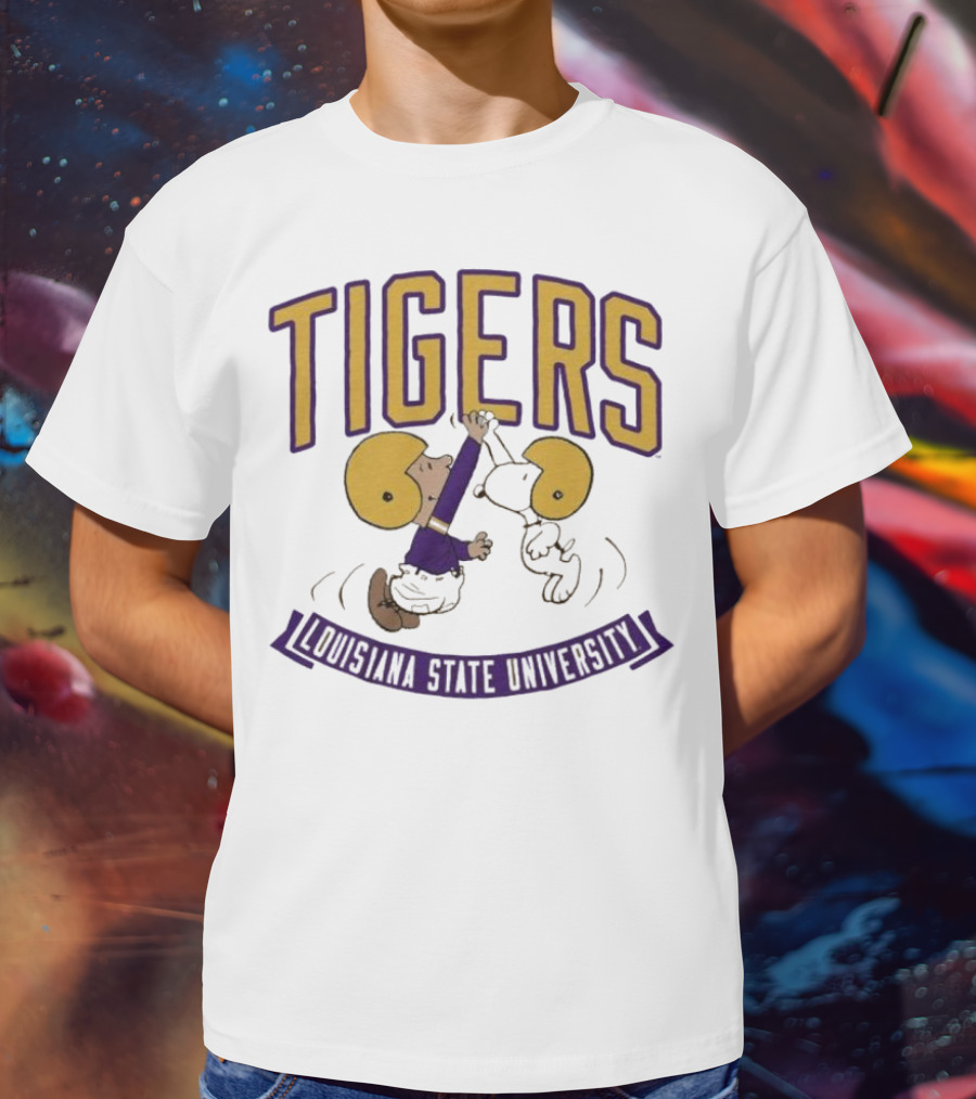 Charlie Brown And Snoopy High Five Louisiana State University Tigers T-Shirt