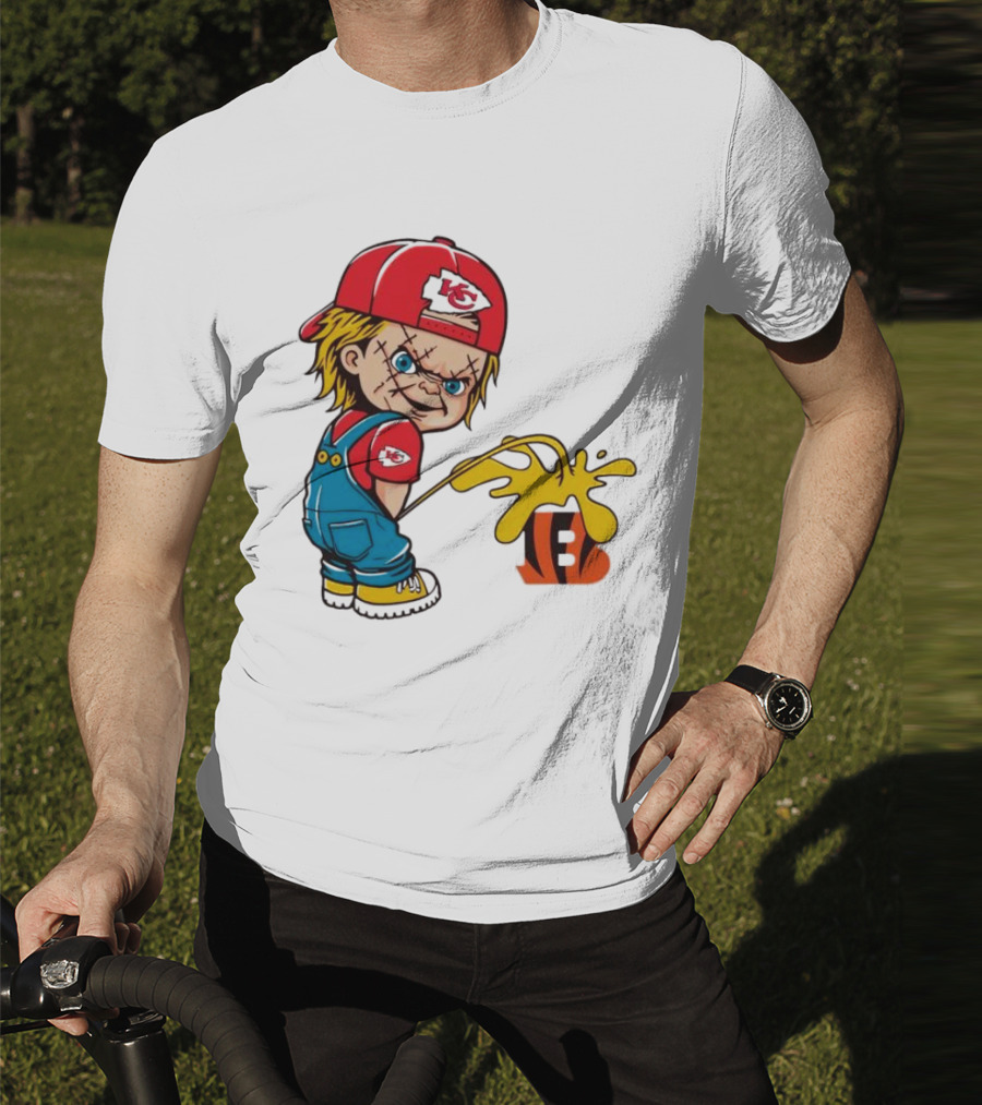 Kansas City Chiefs Chucky Pissing On Cincinnati Bengals T-Shirt