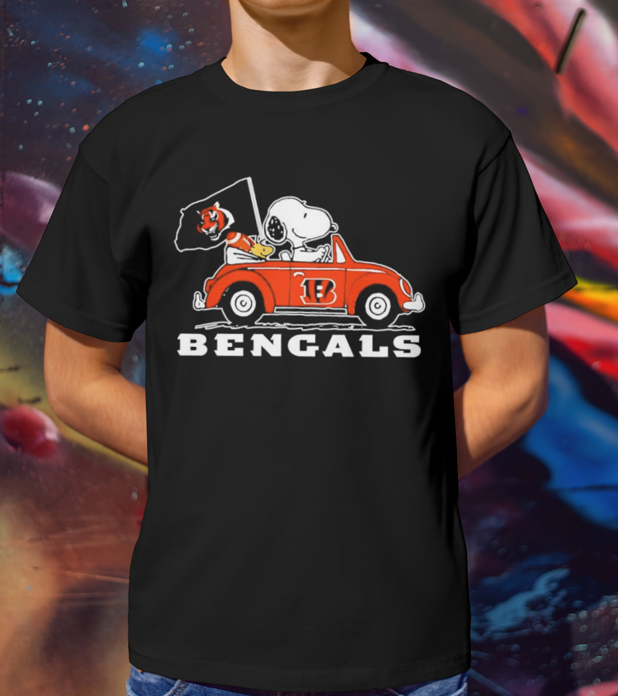 Snoopy And Woodstock Driving Cincinnati Bengals Car With Flag T-Shirt