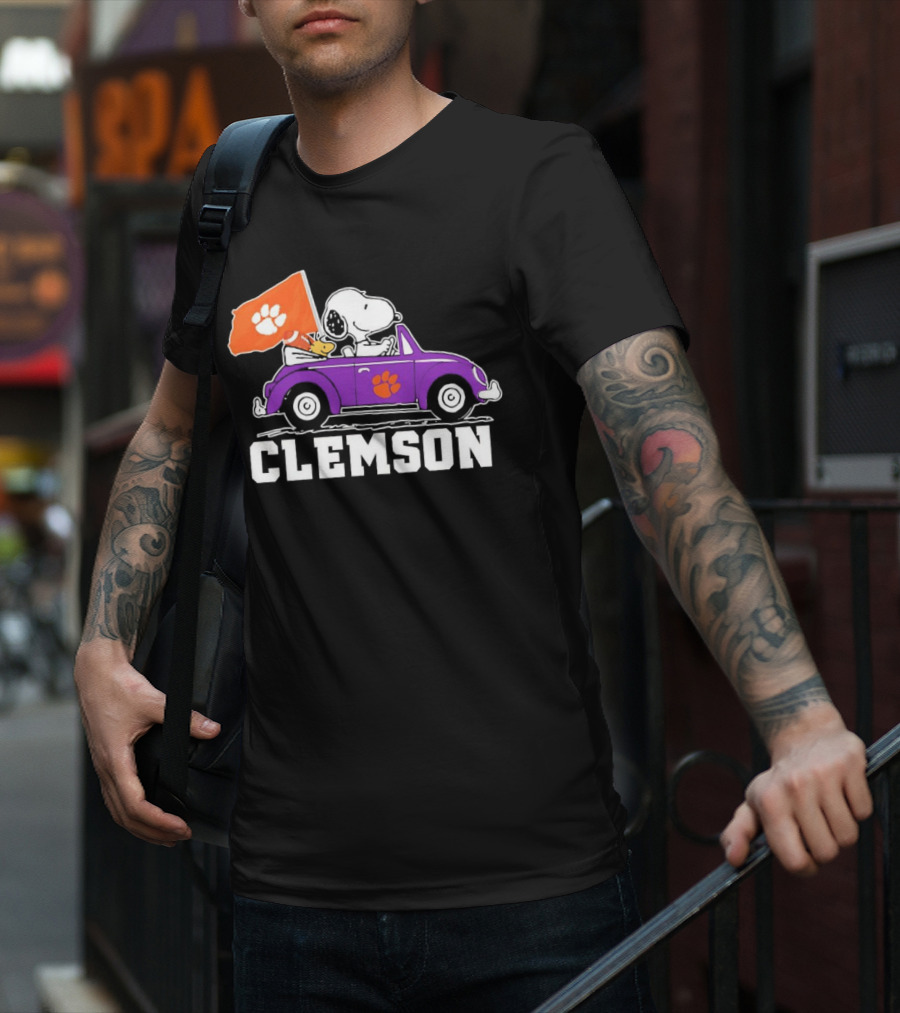 Snoopy And Woodstock In Purple Car With Clemson Flag T-Shirt