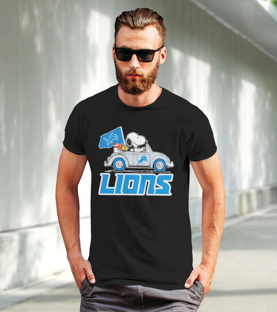 Snoopy And Woodstock In Car With Detroit Lions Flag T-Shirt
