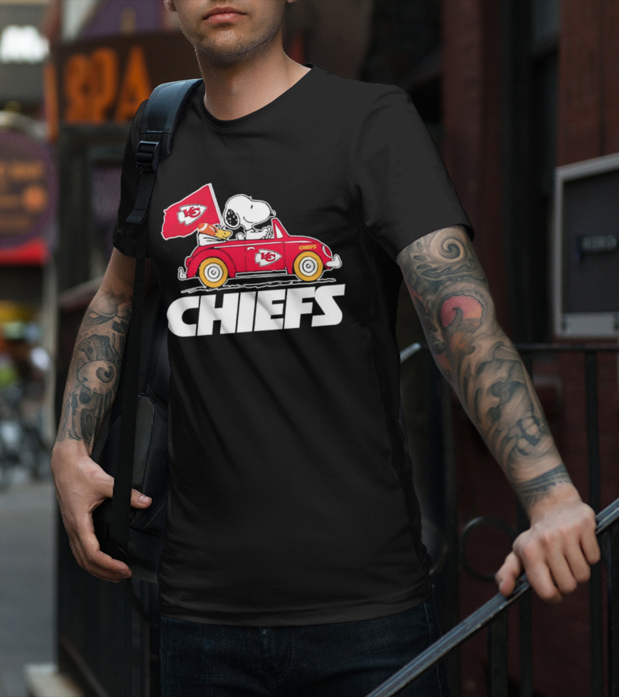 Snoopy Woodstock Driving Red Car Chiefs Flag Kansas City Chiefs T-Shirt