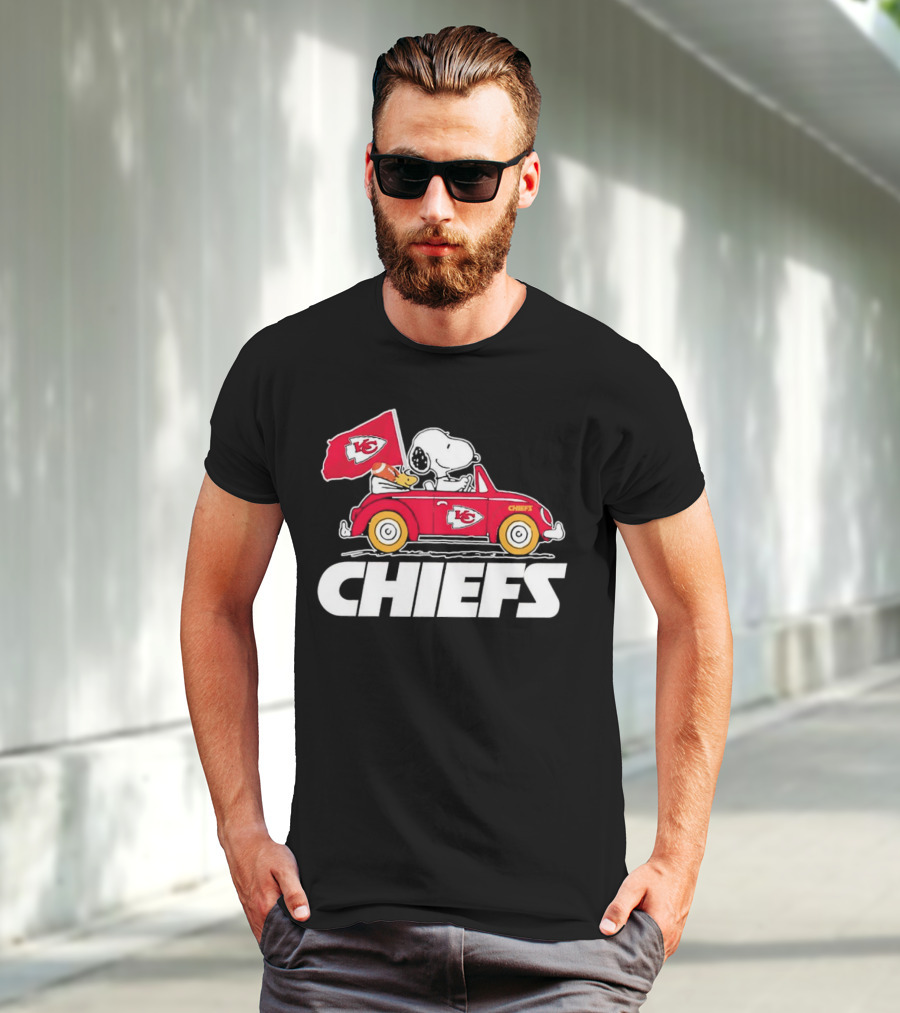 Snoopy Woodstock Driving Red Car Chiefs Flag Kansas City Chiefs T-Shirt