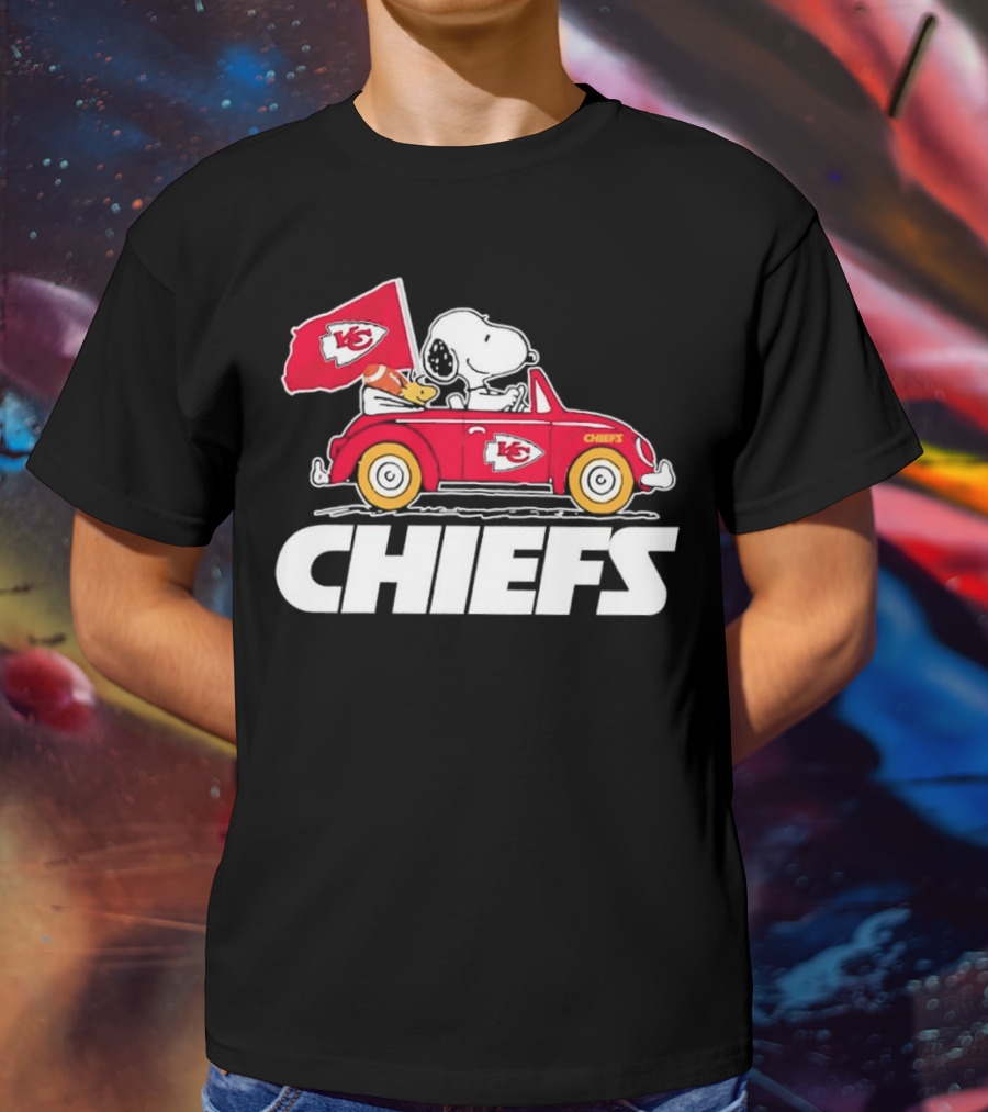 Snoopy Woodstock Driving Red Car Chiefs Flag Kansas City Chiefs T-Shirt