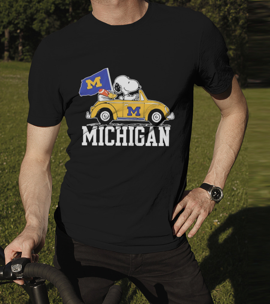 Snoopy And Woodstock Driving Car With Michigan Wolverines Flag T-Shirt