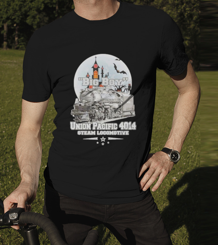 Big Boy Union Pacific 4014 Steam Locomotive November 1941 Haunted Castle And Bats T-Shirt