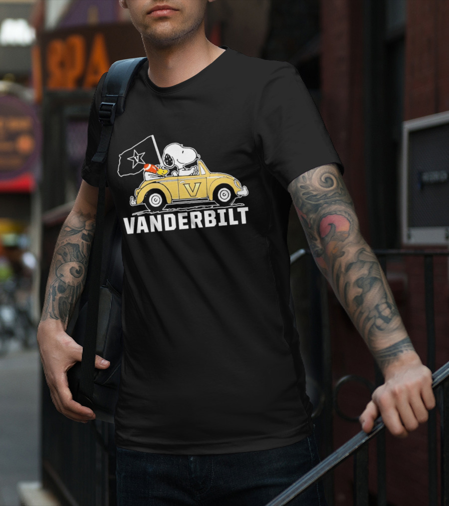 Snoopy And Woodstock Vanderbilt Commodores Driving Car T-Shirt