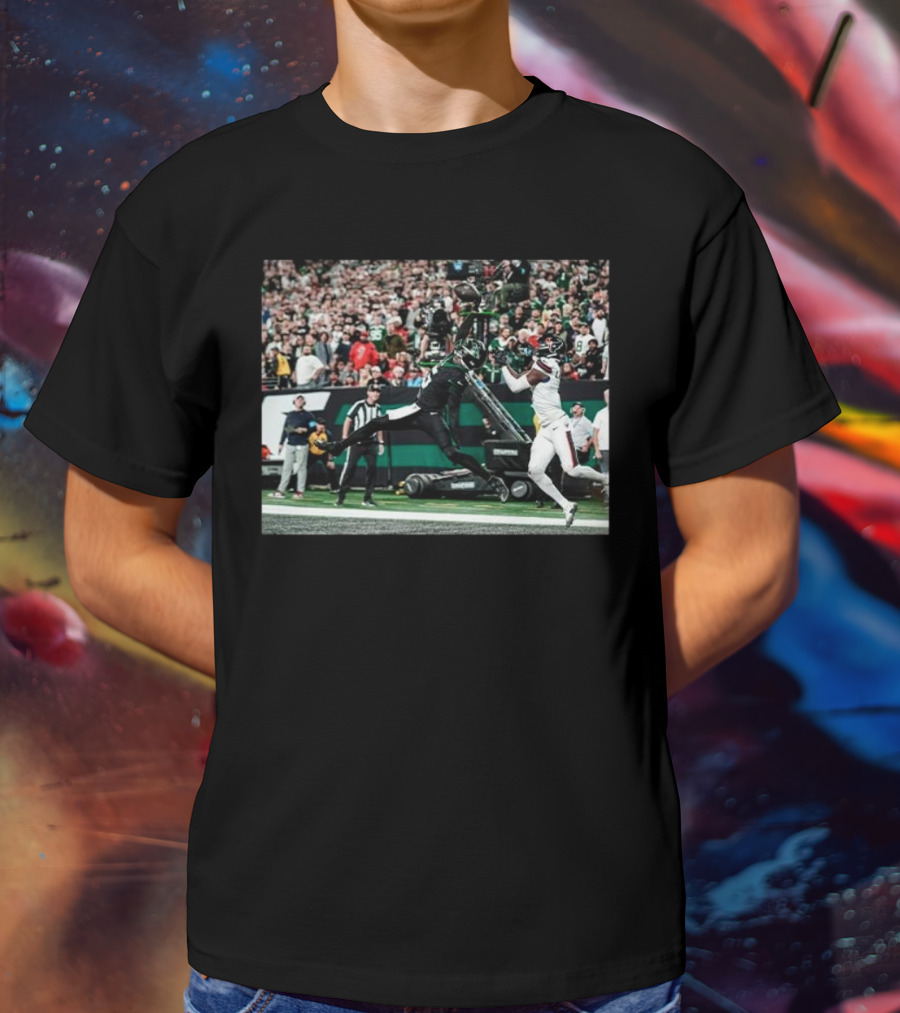 Garrett Wilson One-Handed Touchdown Catch Football Action T-Shirt