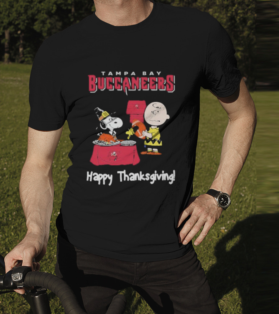 Tampa Bay Buccaneers Thanksgiving Charlie Brown And Snoopy Peanuts T-Shirt