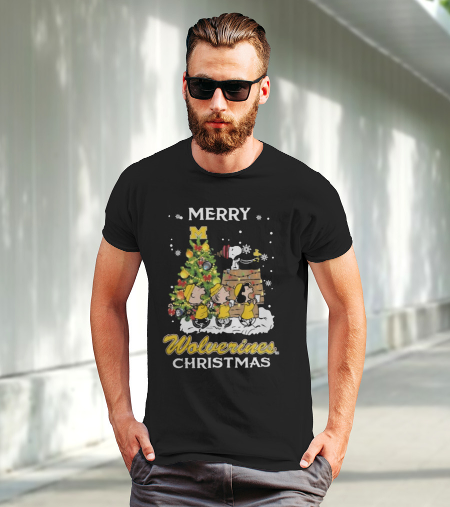 Merry Michigan Wolverines Snoopy And Friends Christmas T-Shirt