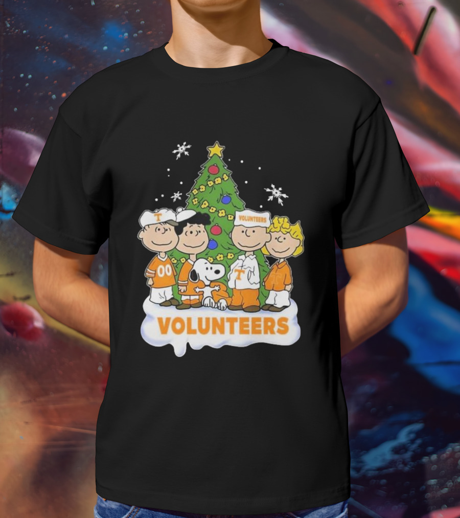 Tennessee Volunteers Snoopy And Friends Christmas Tree T-Shirt