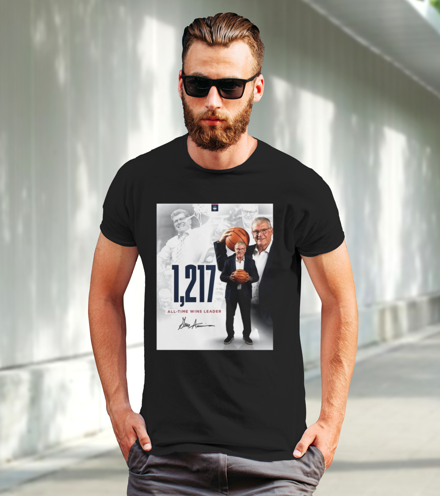 1,217 All-Time Wins Leader Geno Auriemma Signature Image T-Shirt