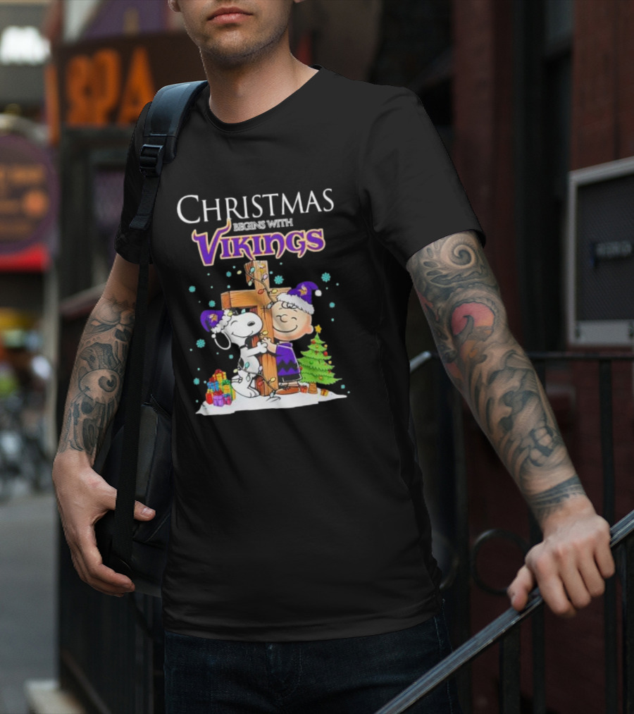 Christmas Begins With Minnesota Vikings Charlie Brown Snoopy Hug Cross T-Shirt