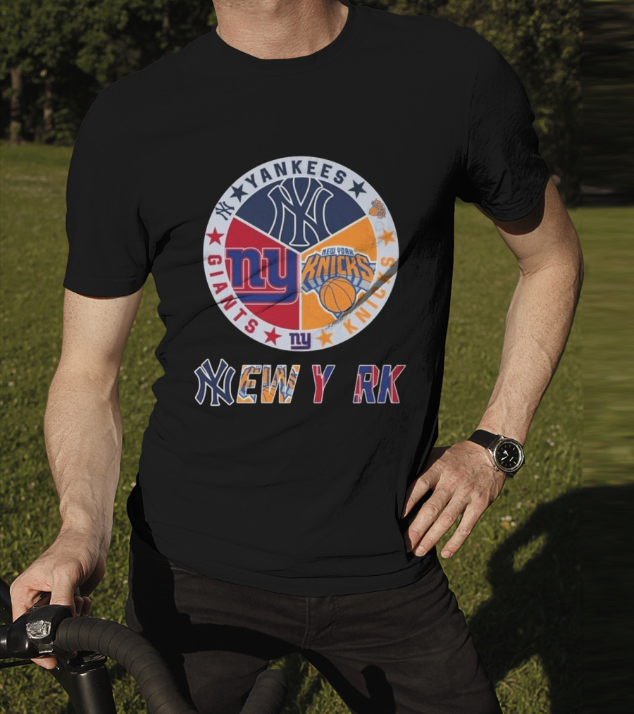 New York Yankees Giants Knicks Circle Yankees Giants Knicks New York T-Shirt