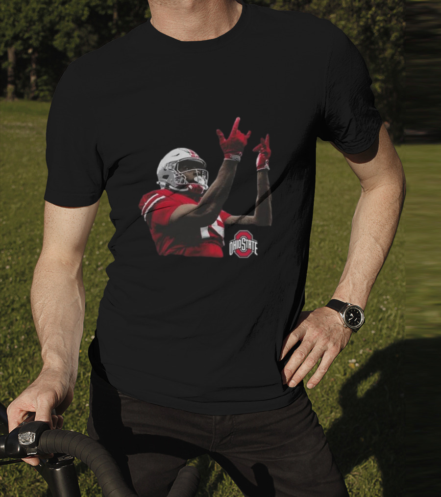 Jelani Thurman Ohio State Football Player In Action With Helmet And Ohio State Buckeyes Logo T-Shirt
