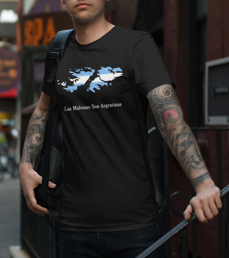 Las Malvinas Son Argentinas Map With Argentine Flag Colors T-Shirt