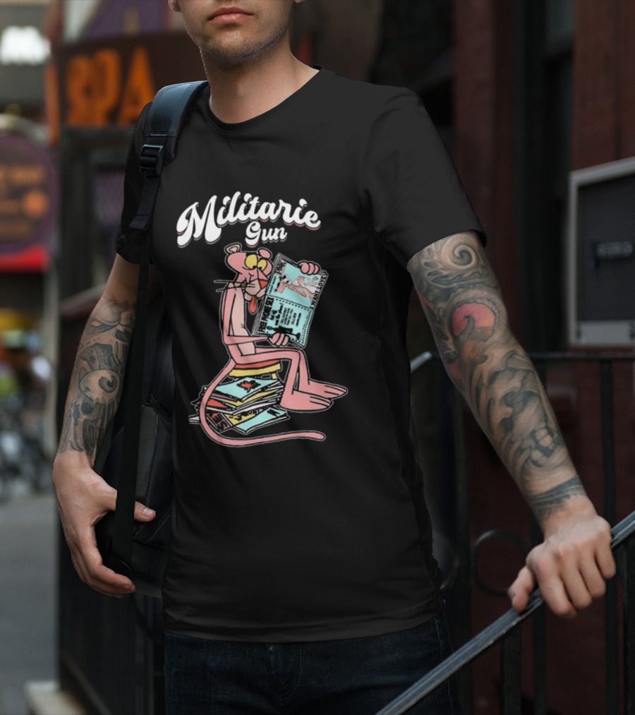Militarie Gun Pink Panther Reading Comics T-Shirt