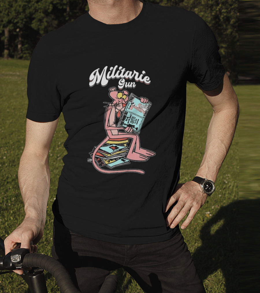 Militarie Gun Pink Panther Reading Comics T-Shirt
