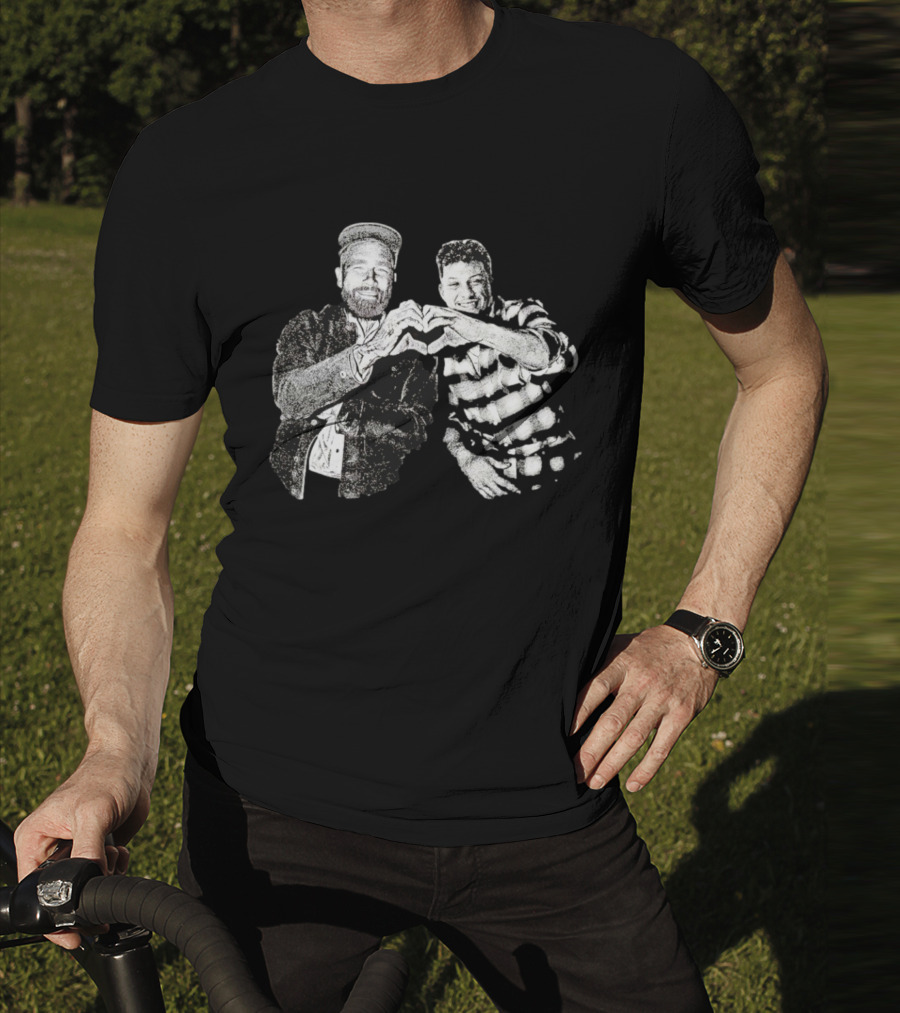 Nice Travis Kelce Hand Love Patrick Mahomes T-Shirt