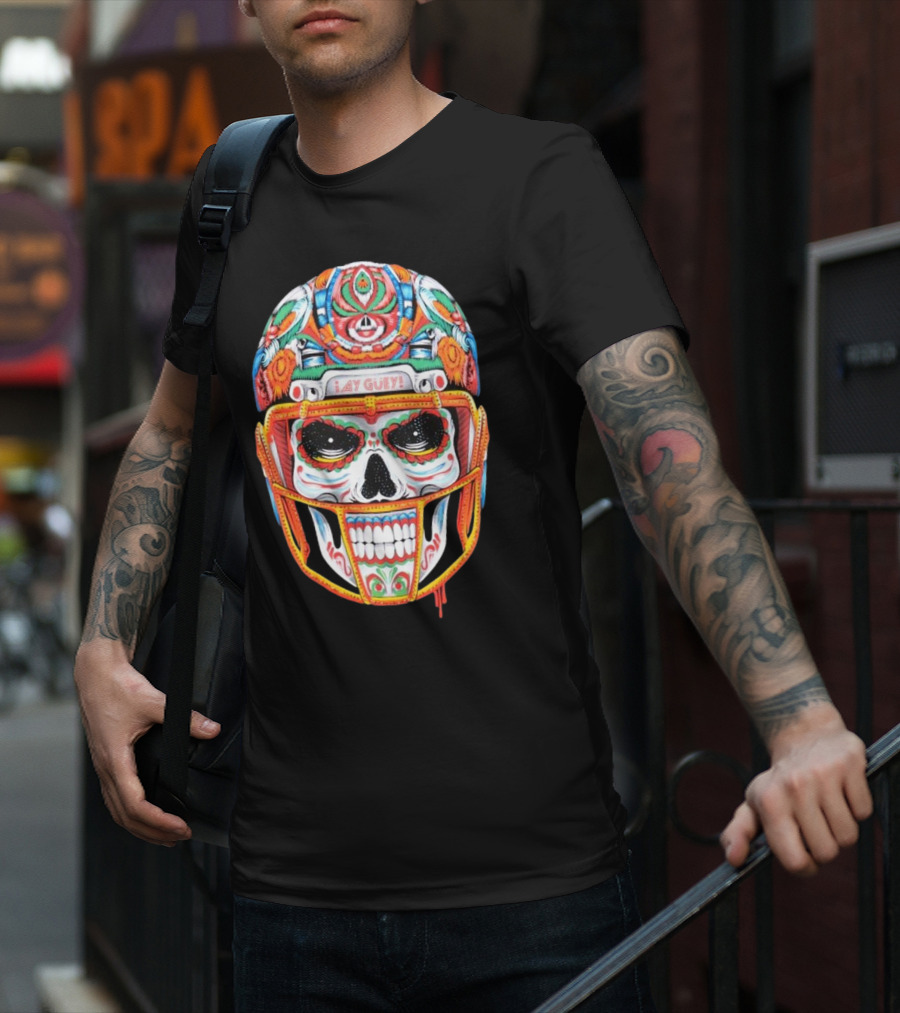 Primera De 10 ¡Ay Güey! Colorful Skull Football Helmet T-Shirt